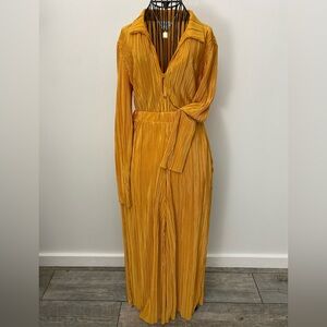 Elegant Mustard Pleated Suit Size M